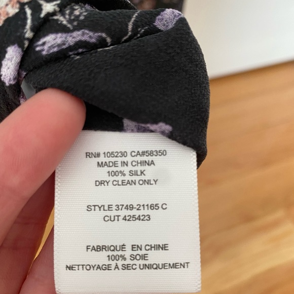 Joie xs silk blouse - Picture 7 of 8